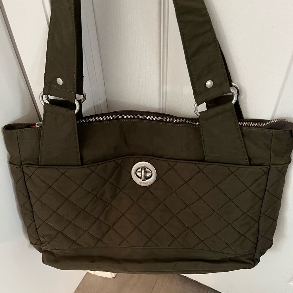 Olive colored baggallini quilted nylon bag.  Perfect for laptop & travel bag